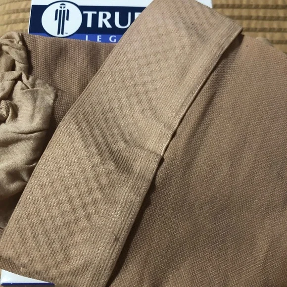 Truform thigh high compression stockings beige & black - Picture 5 of 7